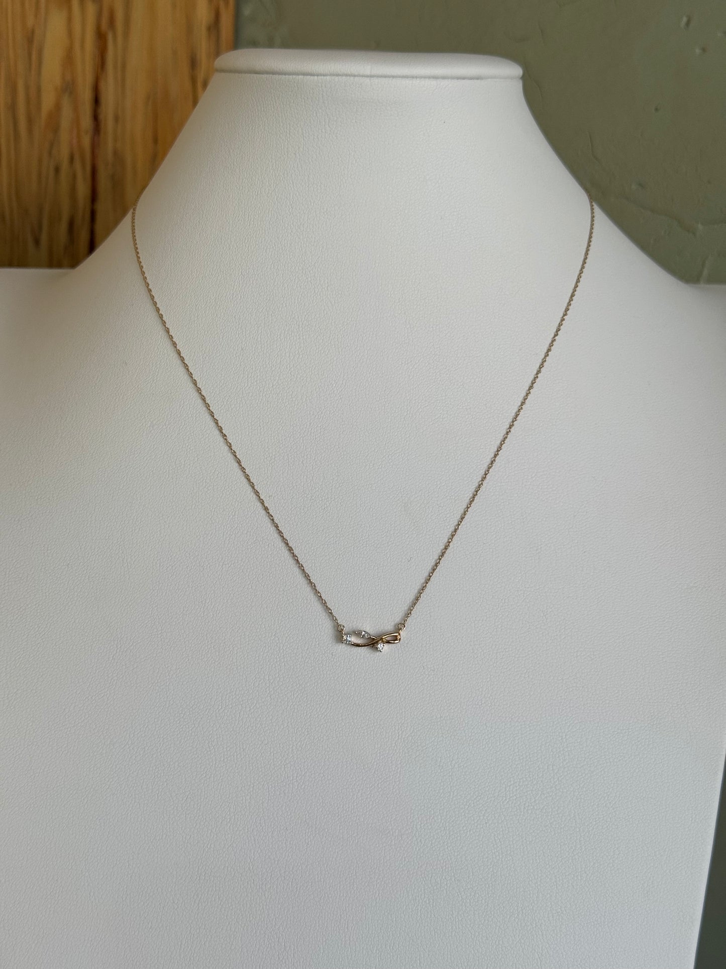 Leaf Diamond Necklace